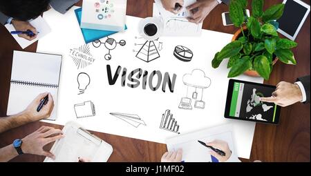 Digital Composite Vision Text von Ikonen und Geschäftsleute auf Tisch Stockfoto