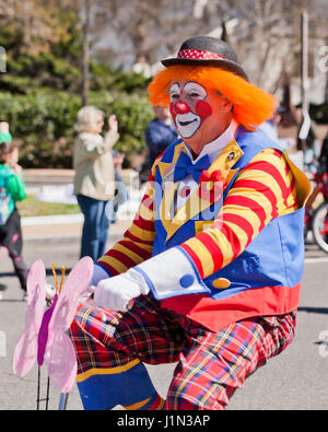 Clown Reiten Fahrrad während der Streetparade - USA