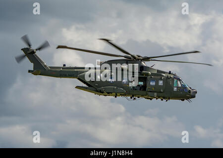 Die Royal Navy Agusta Westland Merlin HC3 einen Hubschrauber aus dem Commando Hubschrauber Kraft Anzeige an der RNAS Yeovilton Air Tag, UK auf 2/7/16. Stockfoto