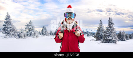 Porträt der lächelnde Frau in Ski-outfit Stockfoto