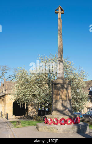 Kriegerdenkmal und Markthalle in Chipping Campden. Cotswolds, Gloucestershire, England Stockfoto