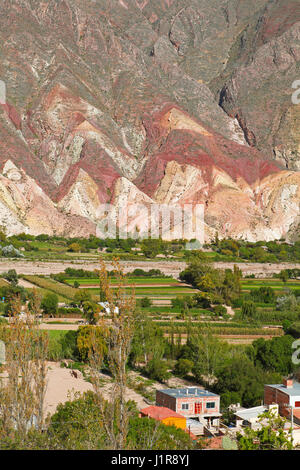 Bunte Felsen Schichten, des Malers Palette Paleta del Pintor, Maimará, Humahuaca Schlucht, Provinz Jujuy, Argentinien Stockfoto