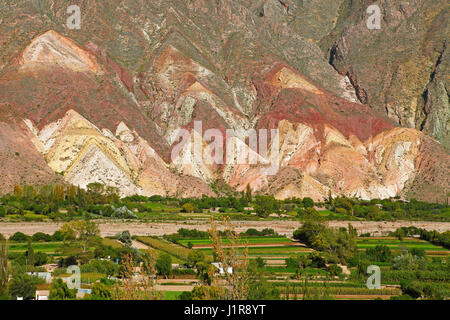 Bunte Felsen Schichten, des Malers Palette Paleta del Pintor, Maimará, Humahuaca Schlucht, Provinz Jujuy, Argentinien Stockfoto