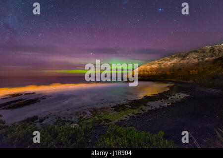 Südlichter, Aurora Australis über dem Meer, Dünen, zweiten Strand, Dunedin, Otago und Southland, Neuseeland Stockfoto