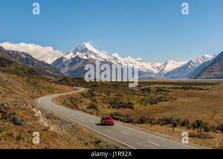 Kurvige Straße zum Mount Cook, Mount Cook Nationalpark, Südalpen, Region Canterbury, Southland, Neuseeland Stockfoto