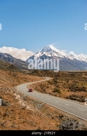 Kurvige Straße zum Mount Cook, Mount Cook Nationalpark, Südalpen, Region Canterbury, Southland, Neuseeland Stockfoto