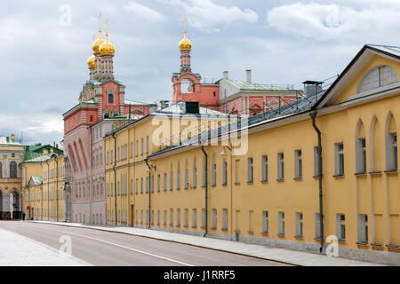 Moskau, Russland - 7. September 2016: Blick auf den Poteshny-Palast (Kammer Miloslavsky) an der Westwand der Kreml in Moskau, Russland Stockfoto