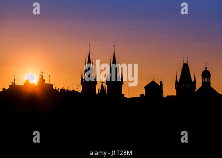 Sonnenaufgang in Prag in der Tschechischen Republik Stockfoto