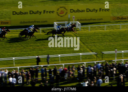 Gesicht die Fakten von Frankie Dettori geritten gewinnt die Carter Jonas Maiden Stakes tagsüber zwei Dubai Duty Free Trials & Bier Frühlingsfestival in Newbury Racecourse. Stockfoto