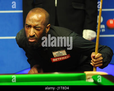 Rory McLeod in seinem Match gegen Stephen Maguire am Tag acht der Betfred Snooker-WM am Crucible Theatre in Sheffield. Stockfoto