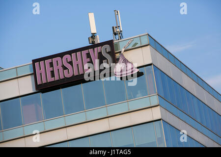 Ein Logo Zeichen außerhalb einer Einrichtung von The Hershey Company in Mississauga, Ontario, Kanada, am 15. April 2017 besetzt. Stockfoto