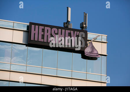 Ein Logo Zeichen außerhalb einer Einrichtung von The Hershey Company in Mississauga, Ontario, Kanada, am 15. April 2017 besetzt. Stockfoto