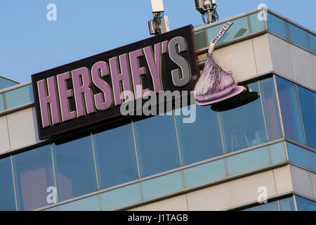 Ein Logo Zeichen außerhalb einer Einrichtung von The Hershey Company in Mississauga, Ontario, Kanada, am 15. April 2017 besetzt. Stockfoto