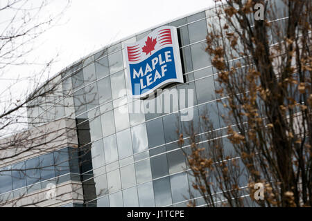 Ein Logo-Zeichen außerhalb einer Einrichtung von Maple Leaf Foods Inc. in Mississauga, Ontario, Kanada, am 16. April 2017 besetzt Stockfoto