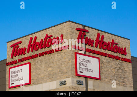 Ein Logo-Zeichen außerhalb der Hauptsitz des Restaurant Brands International, die Muttergesellschaft von Tim Hortons und Burger King in Oakville, ON, Kanada Stockfoto