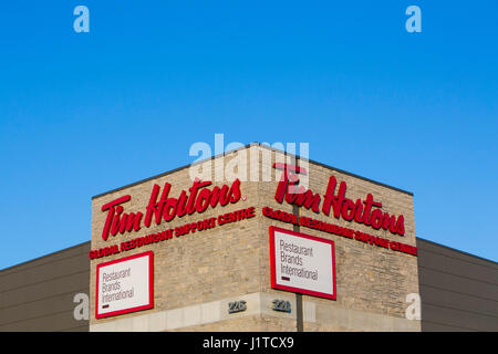 Ein Logo-Zeichen außerhalb der Hauptsitz des Restaurant Brands International, die Muttergesellschaft von Tim Hortons und Burger King in Oakville, ON, Kanada Stockfoto