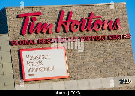 Ein Logo-Zeichen außerhalb der Hauptsitz des Restaurant Brands International, die Muttergesellschaft von Tim Hortons und Burger King in Oakville, ON, Kanada Stockfoto