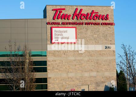 Ein Logo-Zeichen außerhalb der Hauptsitz des Restaurant Brands International, die Muttergesellschaft von Tim Hortons und Burger King in Oakville, ON, Kanada Stockfoto