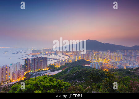 Hong Kong Tuen Mun Innenstadt bei Sonnenuntergang Stockfoto