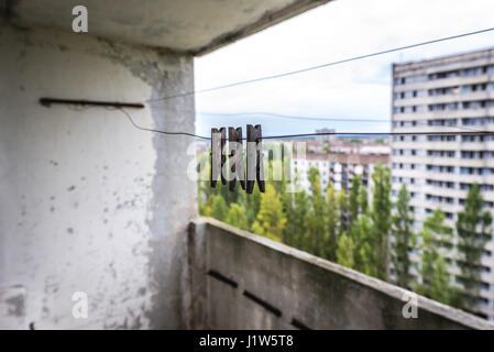 Wäscherei pins auf einem Balkon 16 gespeichert Wohnblock in Pripyat Geist Stadt von Tschernobyl Nuclear Power Plant Zone der Entfremdung in der Ukraine Stockfoto