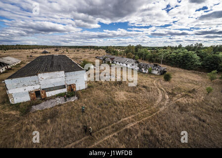 Schwein Häuser der Kolchose in verlassenen Mashevo Dorf von Tschernobyl Nuclear Power Plant Zone der Entfremdung Umgebung Reaktorkatastrophe, Ukraine Stockfoto