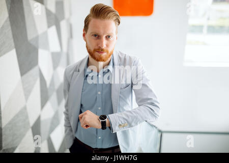 Roten Haaren Geschäftsmann mit Bart Stockfoto