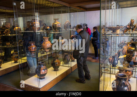 Schwarzfigurige Keramik war eines der Formate von Vasen aus dem 7. bis 5. Jahrhundert produziert und in etruskischen Gräber in Tarquinia gefunden. Stockfoto