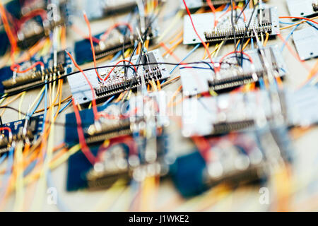 Viele Chips warten auf ein Brett, aus Massenproduktion gelötet werden Stockfoto