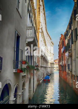 Schmale Passage in Venedig Italien Stockfoto