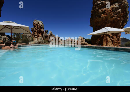 Der schöne Swimmingpool im Kagga Kamma finden in der Western Cape, Südafrika. Stockfoto