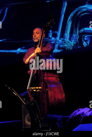 Dave Holland (geboren 1. Oktober 1946 in Wolverhampton) ist ein britischer jazz-Bassist und Komponist, der ein prominenter Vertreter der Avantgarde Jazz. NEA Stockfoto