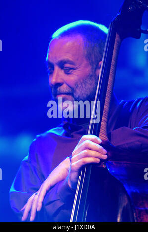 Dave Holland (geboren 1. Oktober 1946 in Wolverhampton) ist ein britischer jazz-Bassist und Komponist, der ein prominenter Vertreter der Avantgarde Jazz. NEA Stockfoto