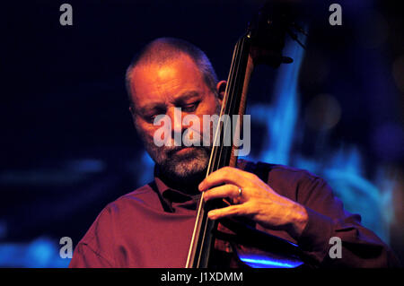 Dave Holland (geboren 1. Oktober 1946 in Wolverhampton) ist ein britischer jazz-Bassist und Komponist, der ein prominenter Vertreter der Avantgarde Jazz. NEA Stockfoto