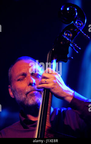 Dave Holland (geboren 1. Oktober 1946 in Wolverhampton) ist ein britischer jazz-Bassist und Komponist, der ein prominenter Vertreter der Avantgarde Jazz. NEA Stockfoto