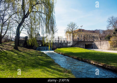 München, Bayern, Deutschland. - 28. März 2017. Ansicht der Schwabinger Bach im englischen Garten in München Stockfoto