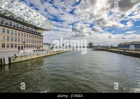 Antwerpen, Belgien - 22. April 2017: Neue Büro-Port im Hafen von Antwerpen, Belgien Stockfoto