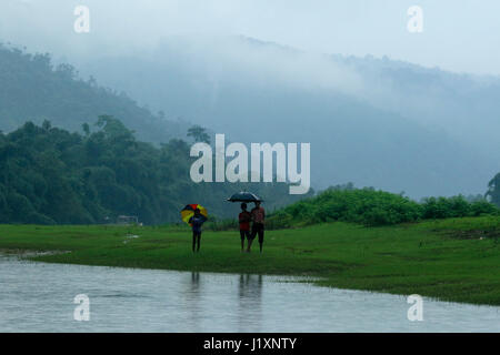 Ein Hang zum Fluss ver¬ in Gowainghat Umgebung anzeigen Sylhet, Bangladesch. Stockfoto