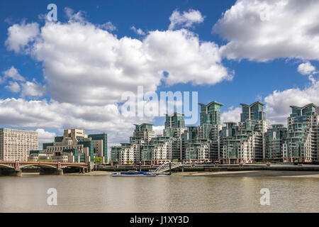 St Georges Wharf Apartments im Vauxhall Bridge London Stockfoto