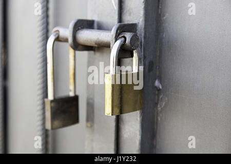 Vorhängeschlösser, Sicherheit Detail und Schutz Stockfoto