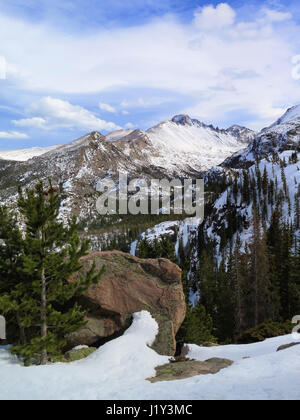 Longs Peak sitzt über Rocky Mountain Nationalpark Stockfoto