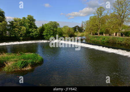 Eine Kirche und ein Wehr in Cahir Castle in Irland Stockfoto