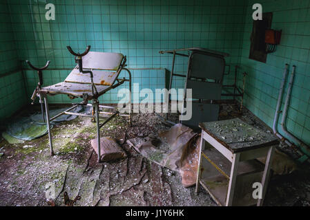 Gynäkologischen Stuhl im Krankenhaus Nr. 126 der Geisterstadt Pripjat, Tschernobyl Nuclear Power Plant Zone der Entfremdung in der Ukraine Stockfoto