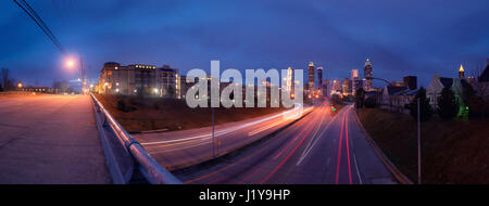 Panorama der Stadt Nacht Skyline von Atlanta, Georgia, USA Stockfoto