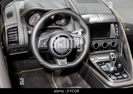 Jaguar F Typ 400 Sport Cabrio auf der New York International Auto Show 2017 im Jacob Javits Center gezeigt. Stockfoto