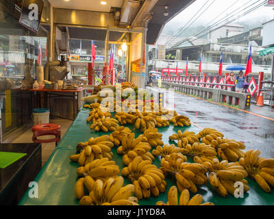 Wulai, Taiwan - 9. Oktober 2016: Typisch lokalen Basar in Taiwan mit vielen lokalen Produkten Stockfoto