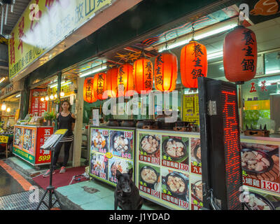 Wulai, Taiwan - 9. Oktober 2016: Typisch lokalen Basar in Taiwan mit vielen lokalen Produkten Stockfoto