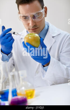 Tests im Labor gentechnisch veränderten Lebensmitteln essen Stockfoto