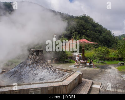 Taiping-Berg, Taiwan - 15. Oktober 2016: Platz zum Kochen ein heißer Frühling Ei der Taipingshan National Forest Recreation Area Stockfoto