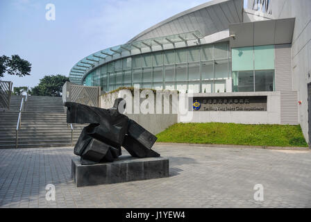 Kunstwerke außerhalb der HK Academy for Performing Arts und Hong Kong Jockey Club Amphitheater Stockfoto