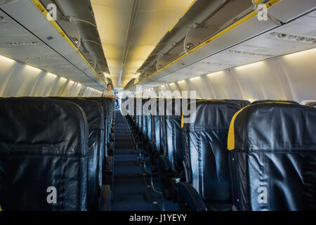 Leere Flugzeugsitze in das Innere von einem Ryanair-Flug Lissabon Stockfoto